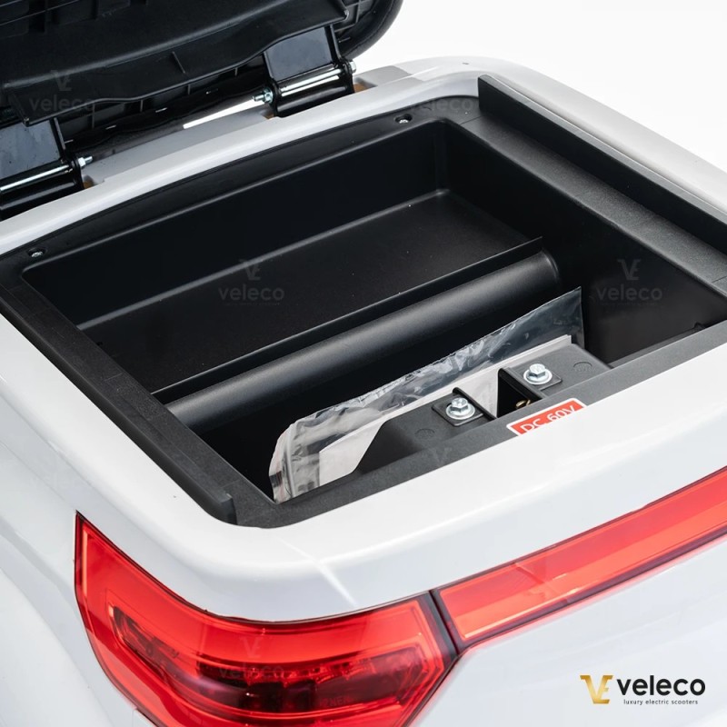 Veleco CRISTAL: scooter elettrico a tre ruote con illuminazione LED completa