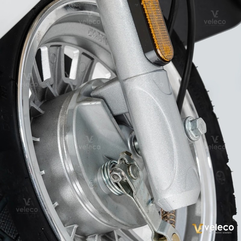 Veleco CRISTAL: scooter elettrico a tre ruote con illuminazione LED completa