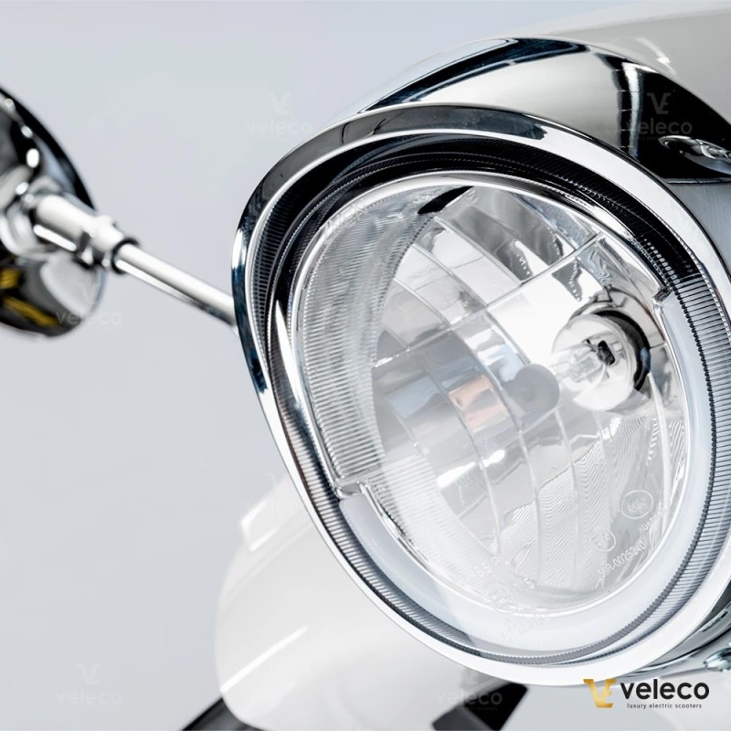 Veleco CRISTAL: scooter elettrico a tre ruote con illuminazione LED completa