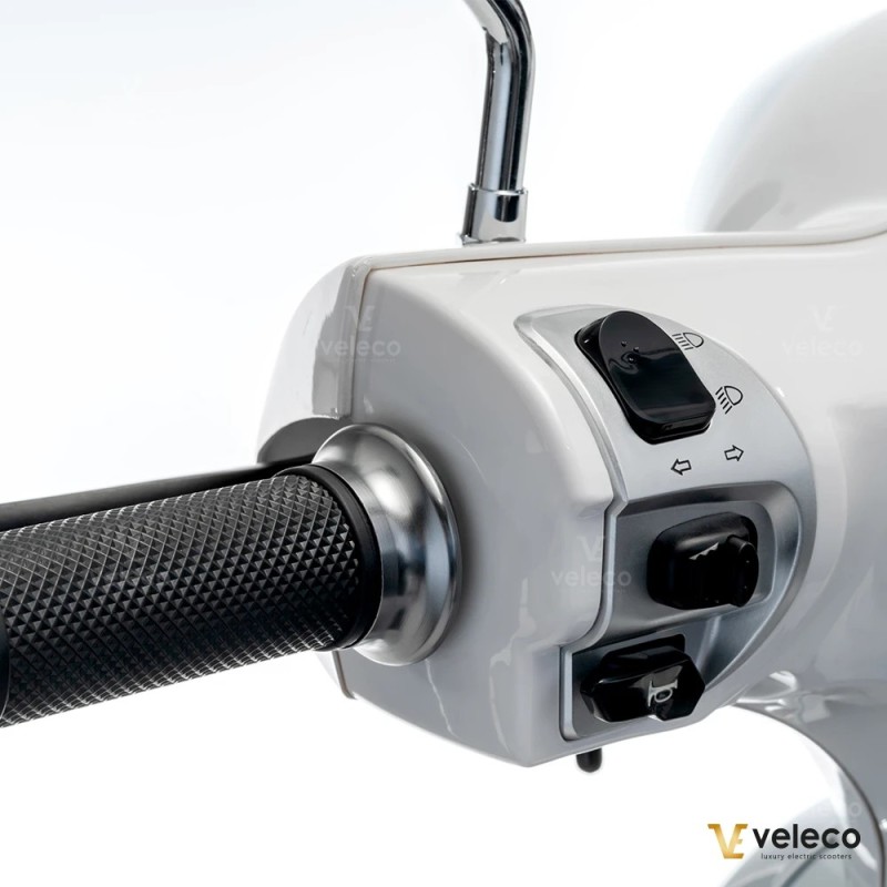 Veleco CRISTAL: scooter elettrico a tre ruote con illuminazione LED completa