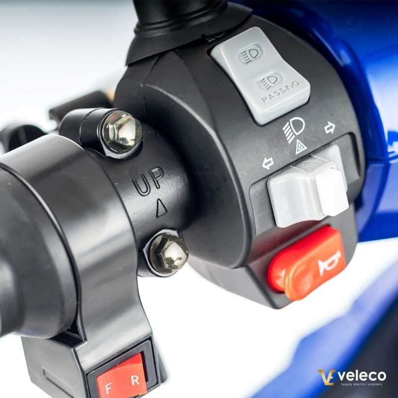 Veleco FASTER: scooter di mobilità a 4 ruote con design ace