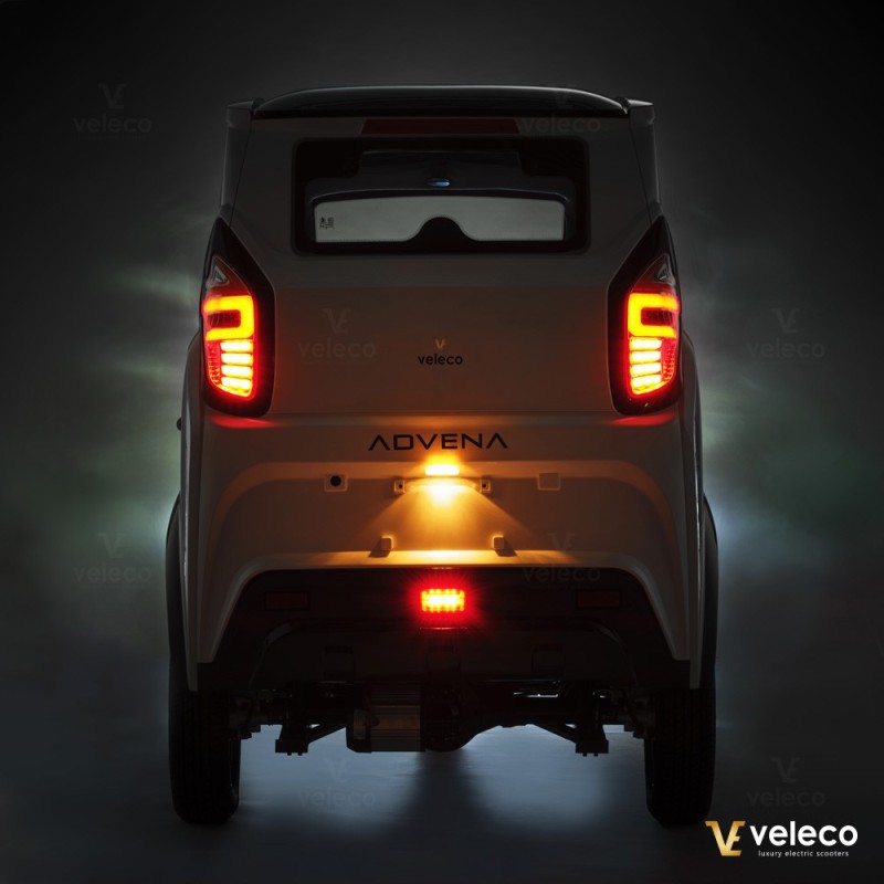 Veleco ADVENA: ciclomotore elettrico chiuso a 2 posti tipo auto