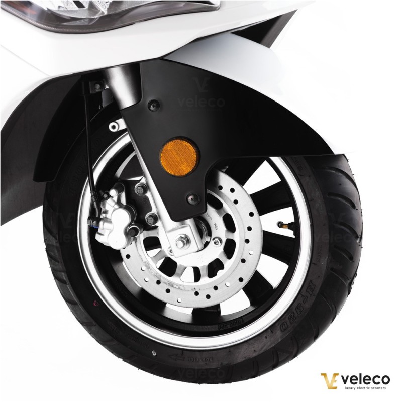 Veleco ADVENA: ciclomotore elettrico chiuso a 2 posti tipo auto