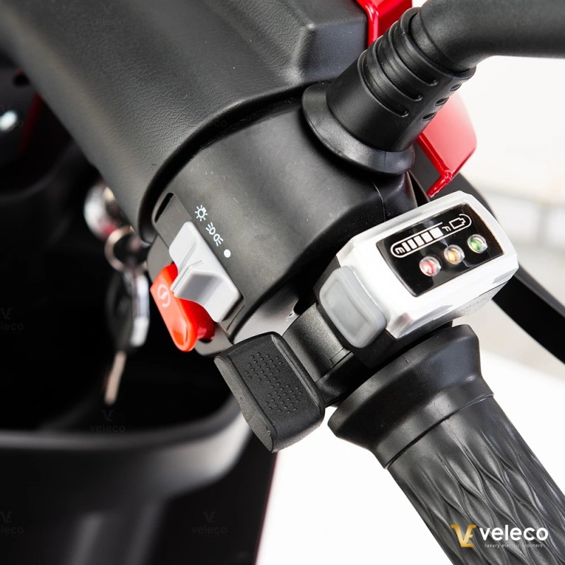 Veleco DRACO: scooter a 3 ruote con equipaggiamento supplementare