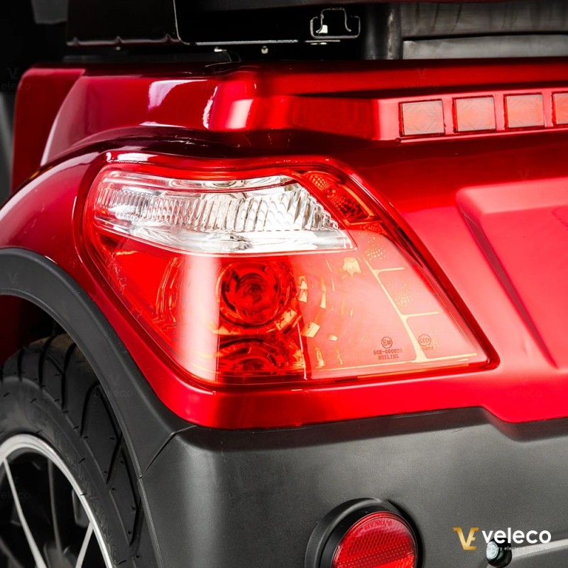 Veleco DRACO: scooter a 3 ruote con equipaggiamento supplementare